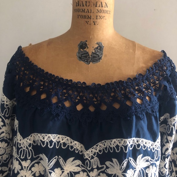 [muse look] White Navy lace Off-shoulder Flower Lace Embroidery Boho Top - Picture 2 of 9